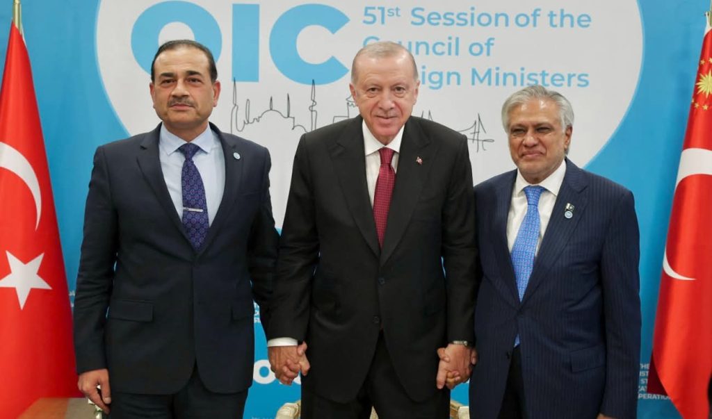 Pakistan’s Deputy Prime Minister Ishaq Dar, Army Chief Field Marshal Asim Munir and Turkish President Recep Tayyip Erdoğan