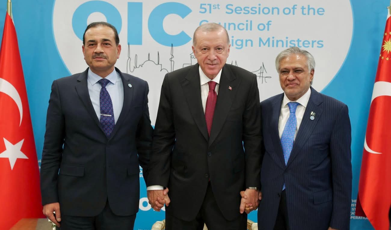 Pakistan’s Deputy Prime Minister Ishaq Dar, Army Chief Field Marshal Asim Munir and Turkish President Recep Tayyip Erdoğan