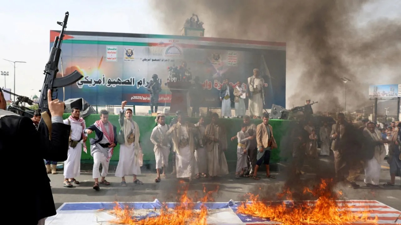 Houthis threaten to burn U.S ships if they joined in war against Iran
