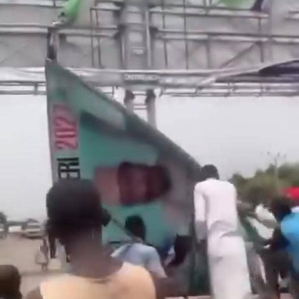 Just in: Outrage in Kaduna: Protesters defy security as Tinubu’s visit turns chaotic