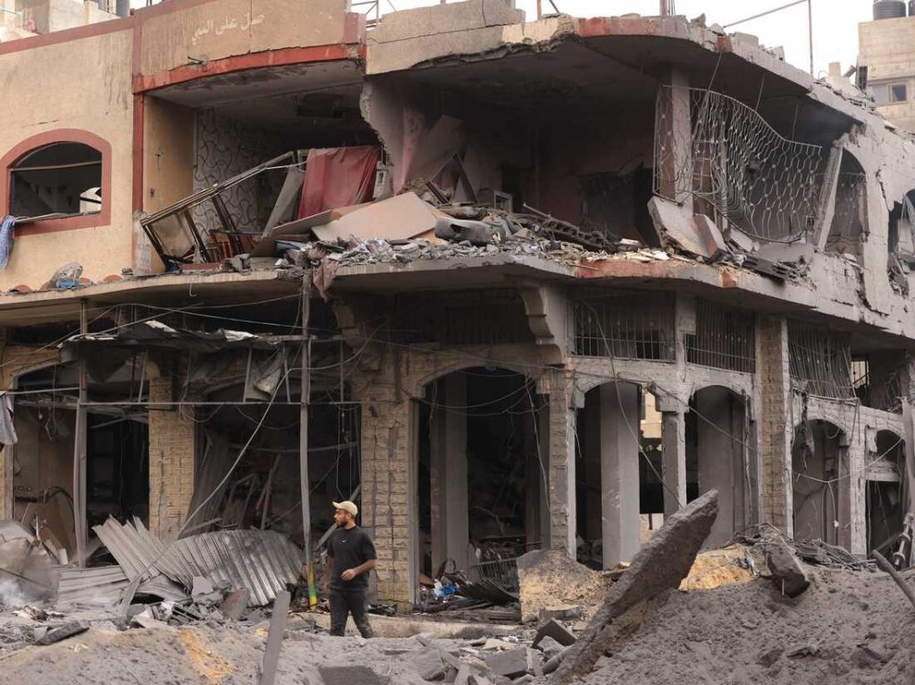 Israel bombards Eastern Gaza