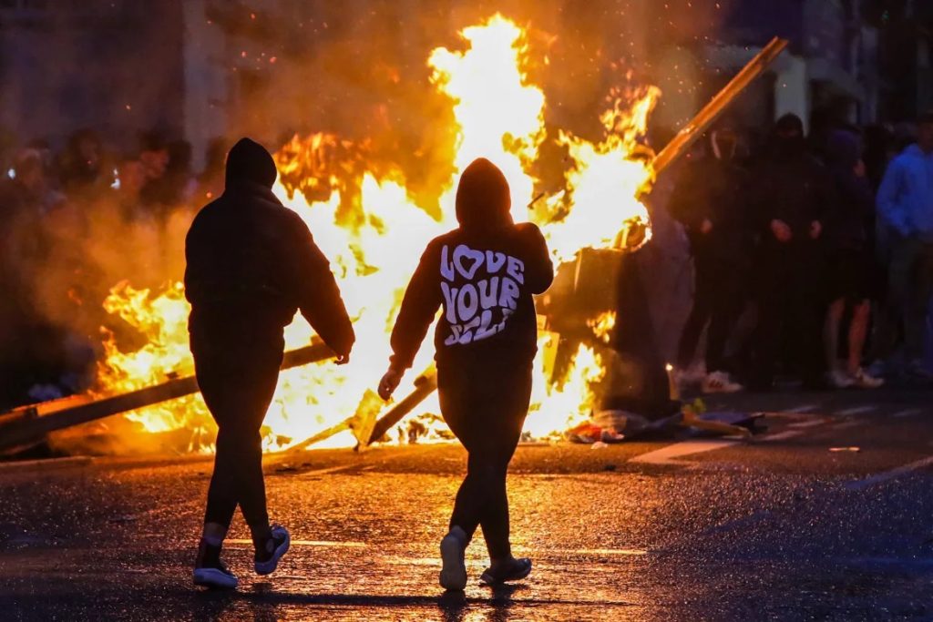 Masked men riot for second night in Northern Ireland-injure police-burn houses