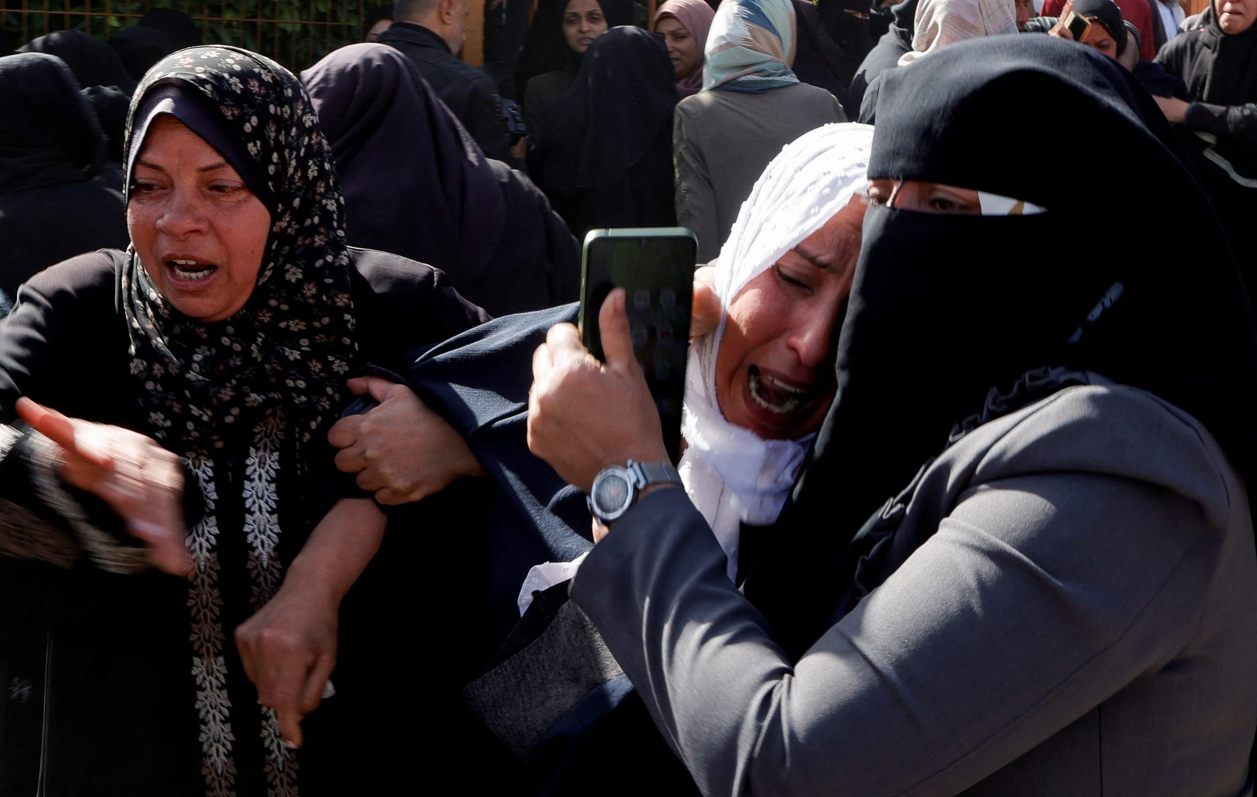 27 Palestinians killed in Israeli fire at Gaza food point