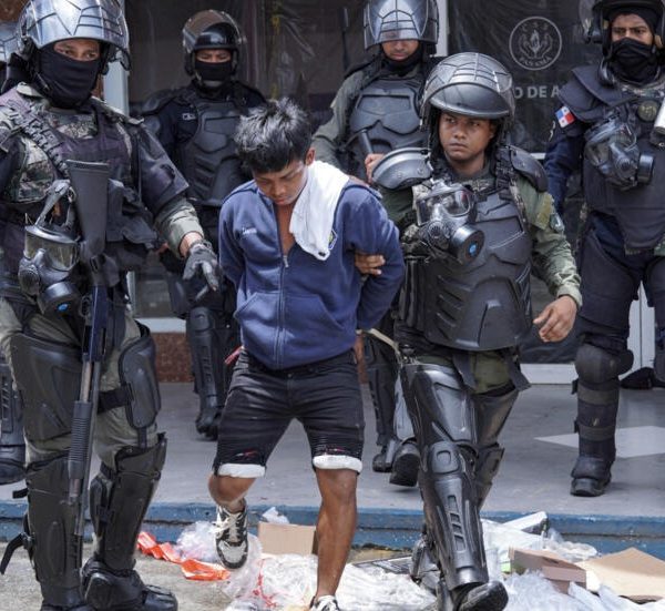 Protests in Panama turn deadly