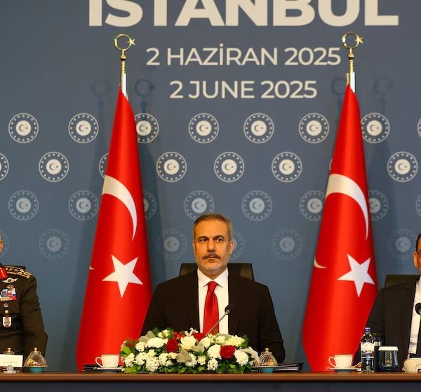Russia and Ukraine resume peace talks in Istanbul, amid ongoing conflict