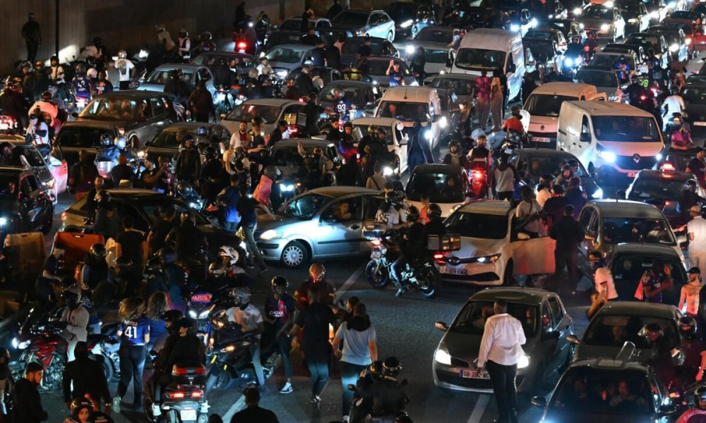 Two die, hundreds arrested, after PSG game