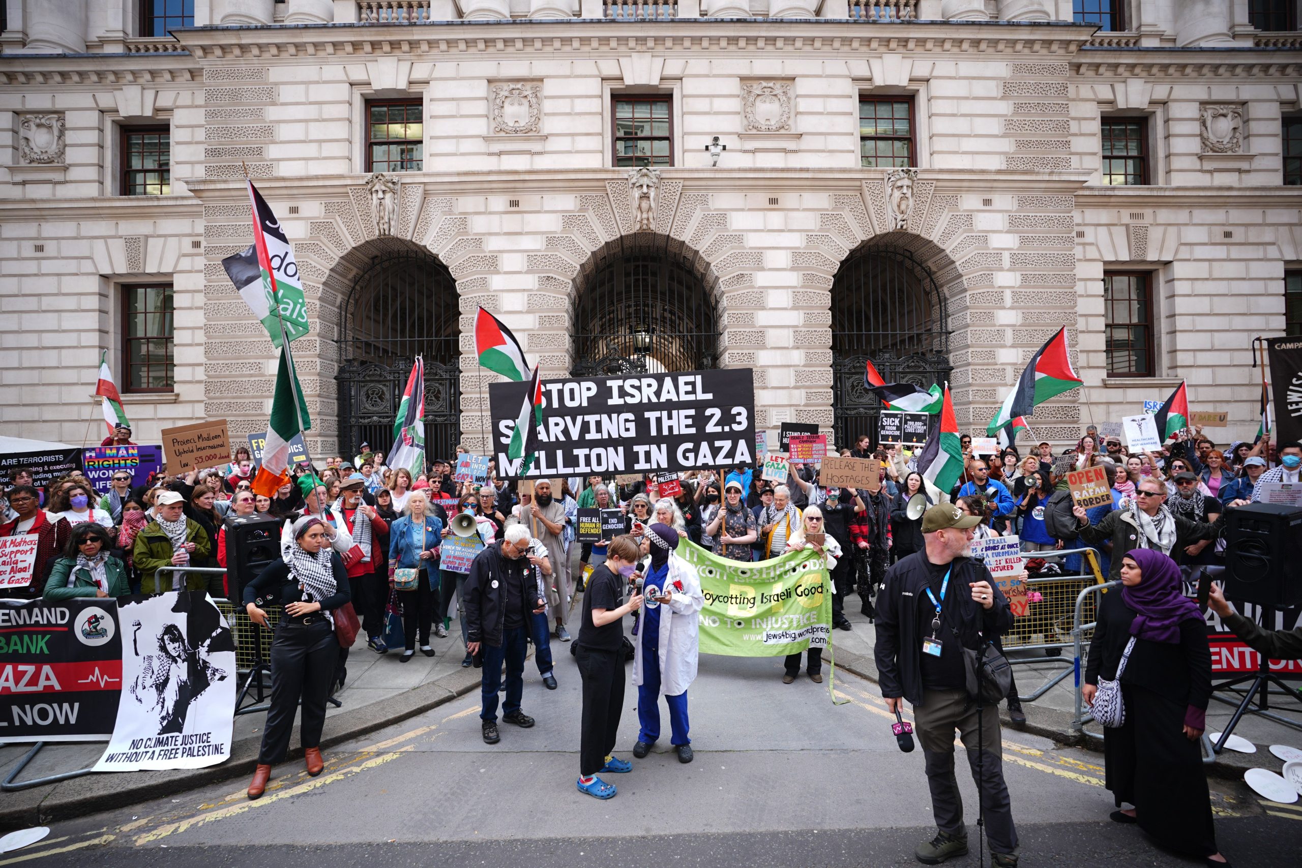UK Foreign Office urges staff to resign for challenging UK policy on Gaza