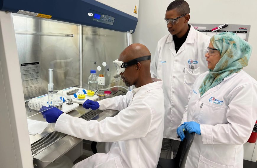 US experts fear all vaccines at risk as Trump officials target mRNA jabs