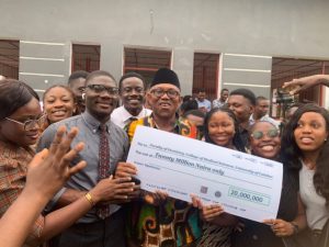 Peter Obi donates to dentistry students in unical.