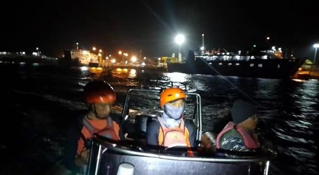 5 dead, dozens missing, as ferry sinks in Banyuwangi, Indonesia