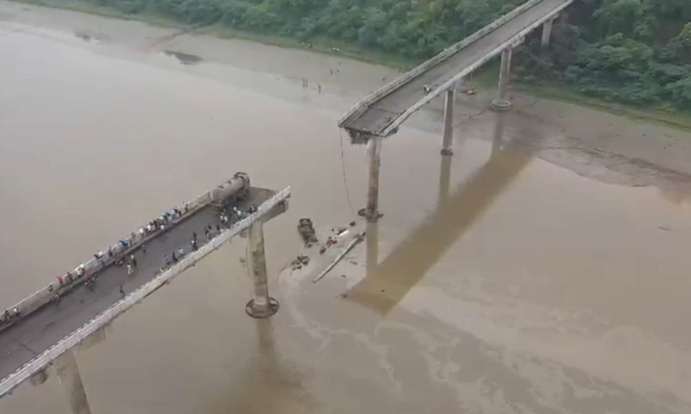 Bridge collapse in India claims 10 lives