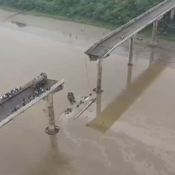 Bridge collapse in India claims 10 lives