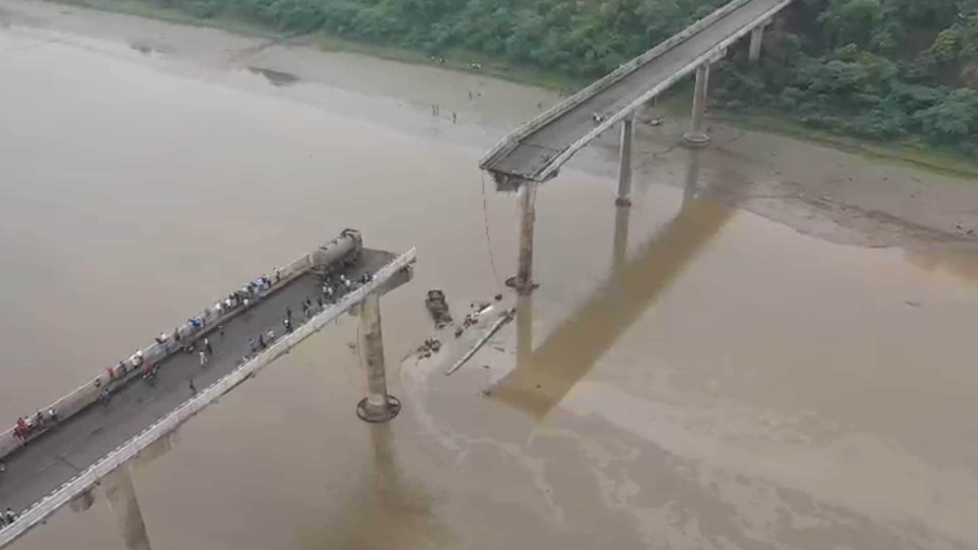 Bridge collapse in India claims 10 lives