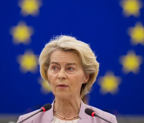 EU Freezes Tariffs as Clock Ticks on Trump’s Trade Ultimatum