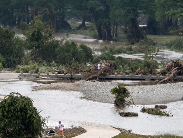 Flash flood in Texas, over 160 missing