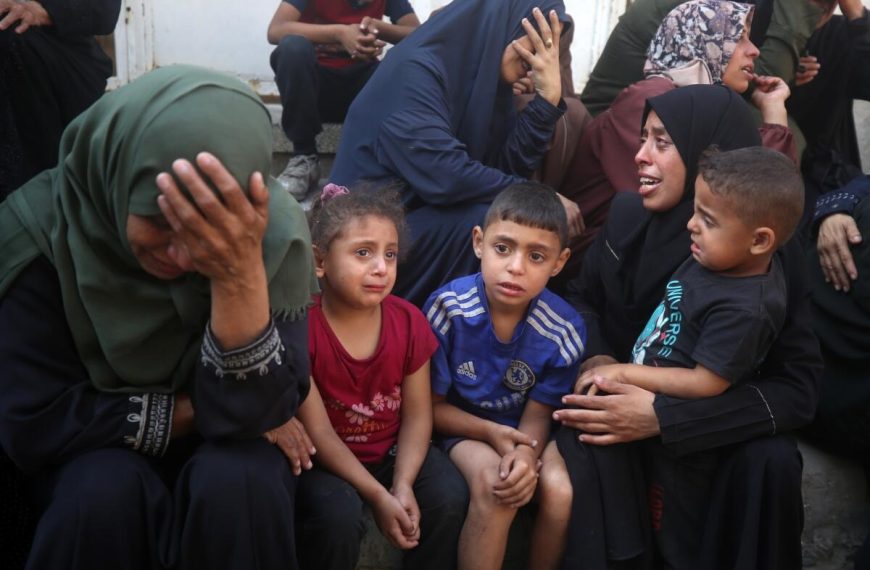Gaza Strike Kills 8 Children Near Aid Point as Ceasefire Talks Stall