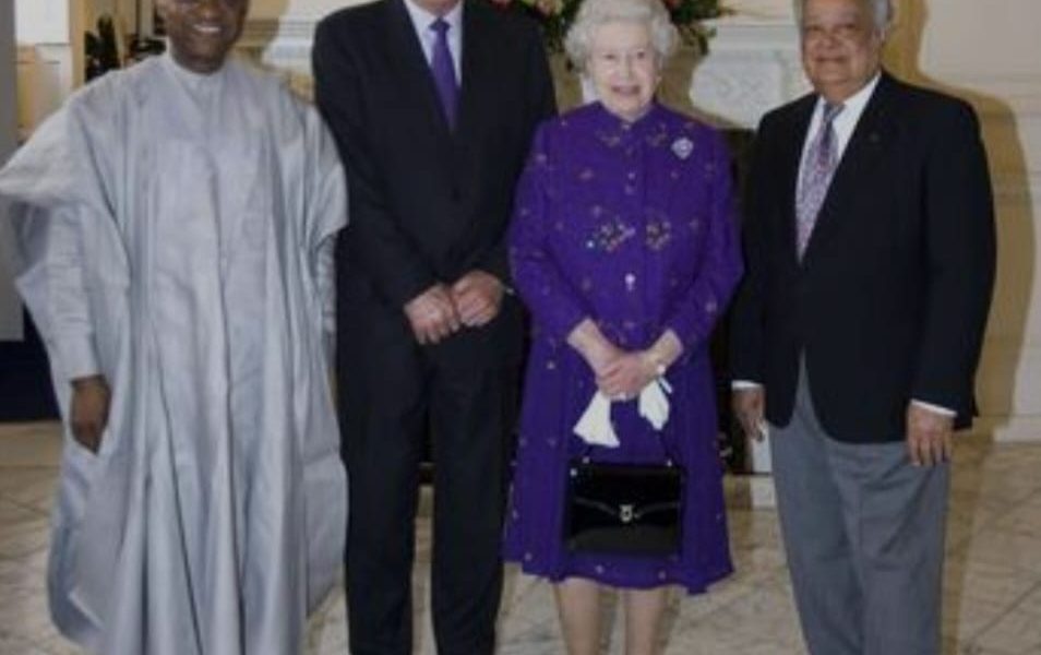 Queen Elizabeth II with (L-R) former Commonwealth Secretaries-General Emeka Anyaoku, Don McKinnon and Shridath Ramphal.