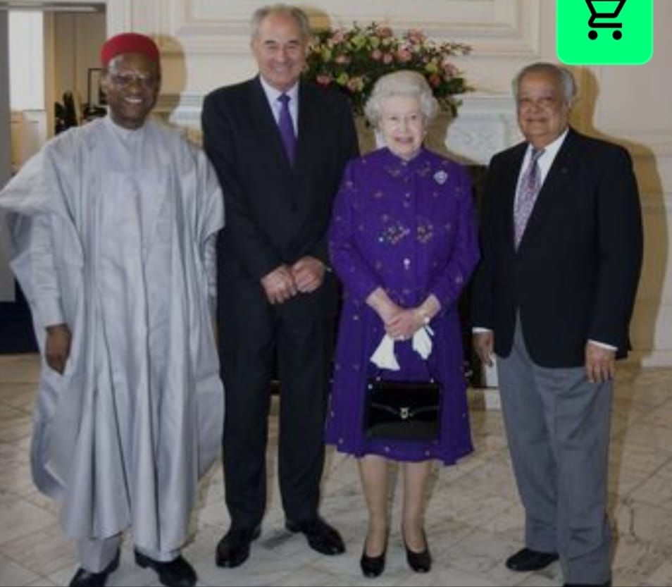 Queen Elizabeth II with (L-R) former Commonwealth Secretaries-General Emeka Anyaoku, Don McKinnon and Shridath Ramphal.