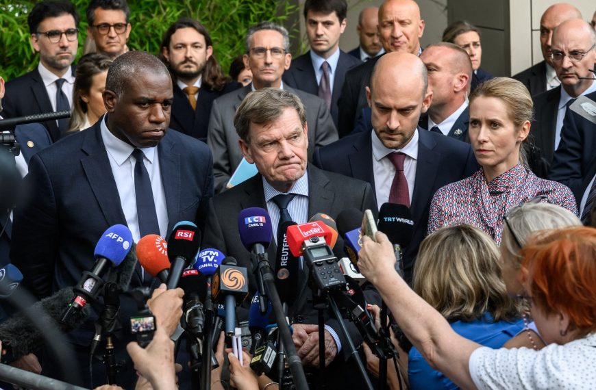 Iran, Europe Rekindle Nuclear Talks in Istanbul as Sanctions Loom