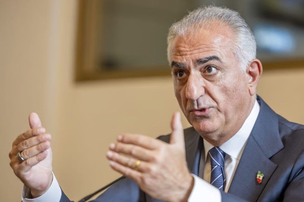 Iran's Pahvali loses support from home