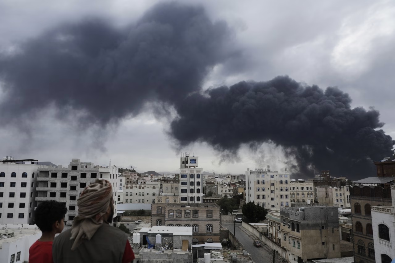 Israel fires at Ports in Yemen as Houthis fire more missiles