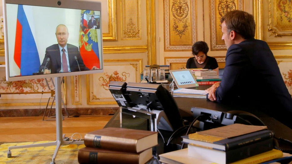 Putin and Macron in talks over Iran