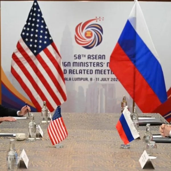 Unexpected Talks: Russia and US Share a Table Amid Rising Tensions