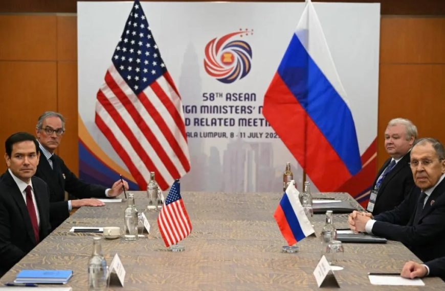 Unexpected Talks: Russia and US Share a Table Amid Rising Tensions