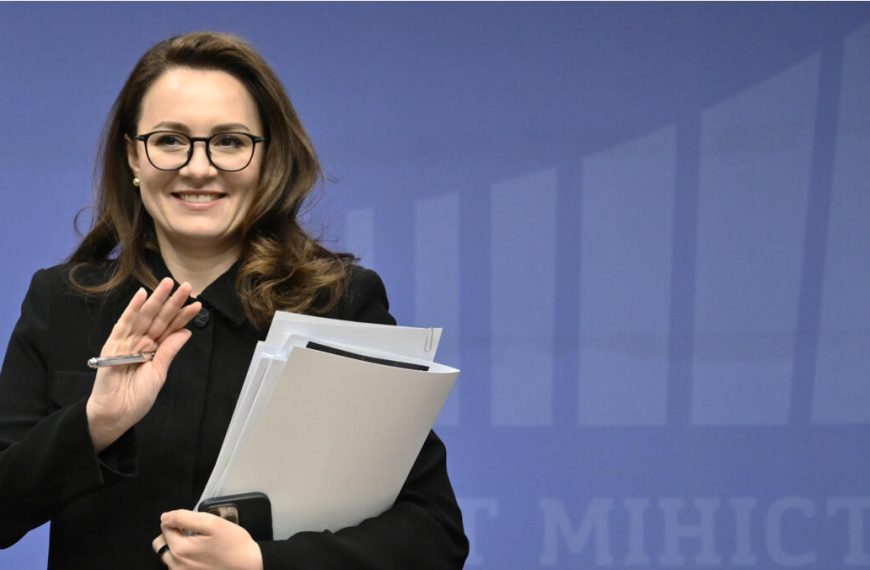 Zelenskyy Moves to Refresh Cabinet Amid Wartime Strains