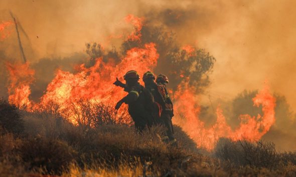 Wildfires in Greece forces evacuation of 1,500