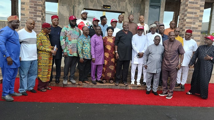 Former Members of Anambra State House of Assembly in a group photograph with APC governorship candidate, Prince Nicholas Chukwujekwu Ukachukwu, of the APC