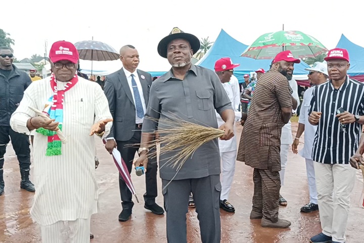 Prince Nicholas Ukachukwu dancing during the rally in Nnewi, Anambra State