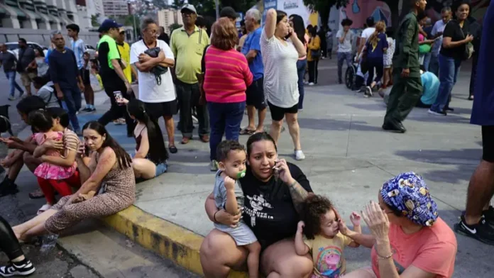 Venezuela Earthquakes Kill 32, Injured Over 700 as Rescue Teams Races Against Time