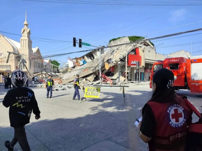 37 Dead, 32,000 Displaced After Massive Earthquake Hits Philippines